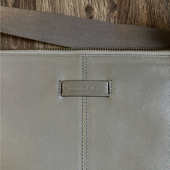 Calvin Klein Gray Leather Crossbody Bag - Picture 3 of 5